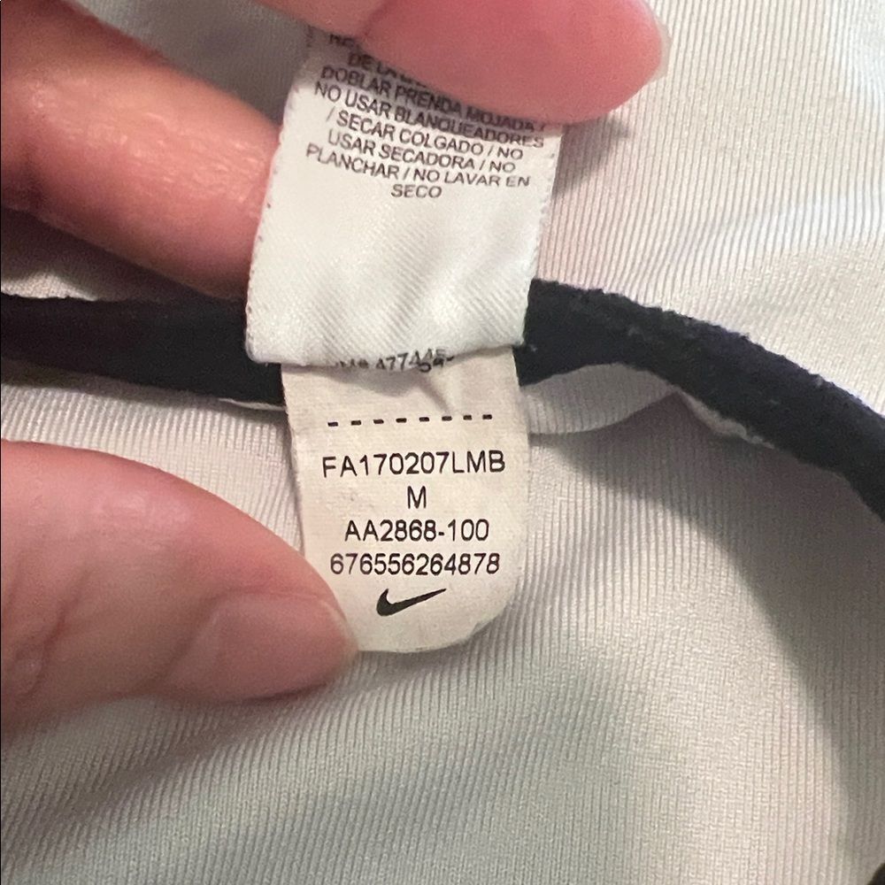 #1301**Nike Women's Black and White Cross-Back Sports Bra - Picture 3 of 5